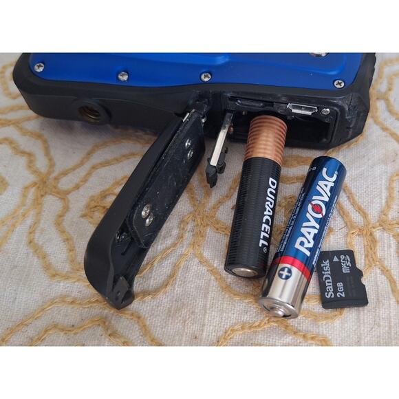 Vmotal kids waterproof digital camera- 2" display- takes 2 AAA batteries- NWOB - Picture 7 of 12